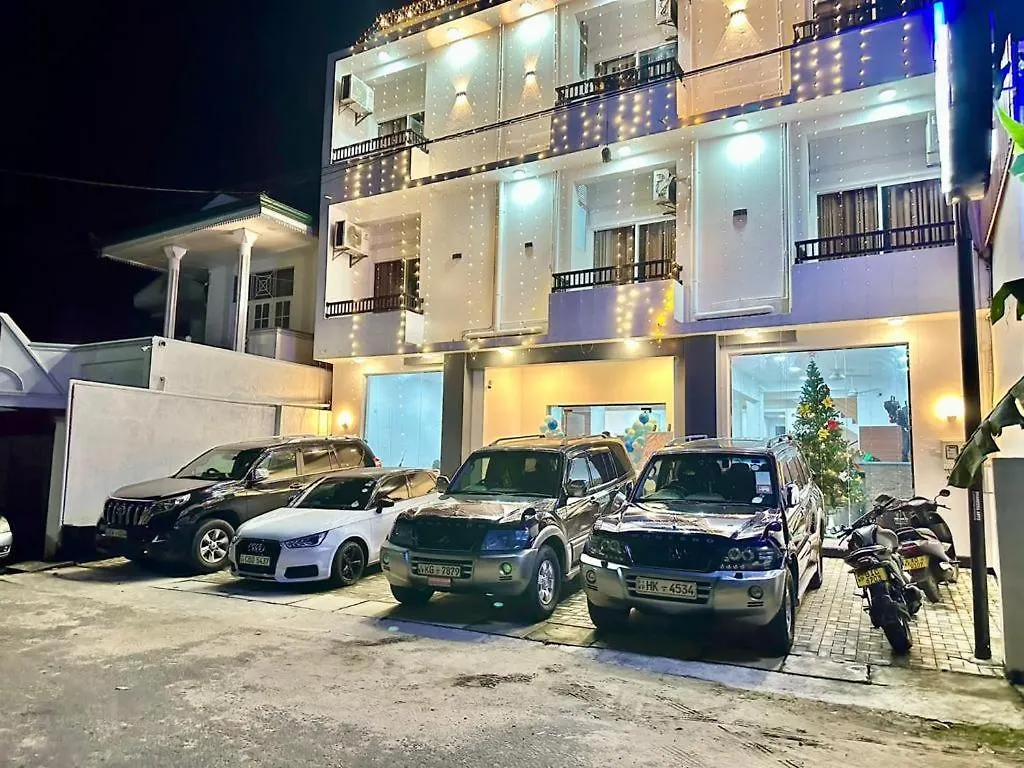 Lucky Transit Hotel - Katunayake Airport Guest house