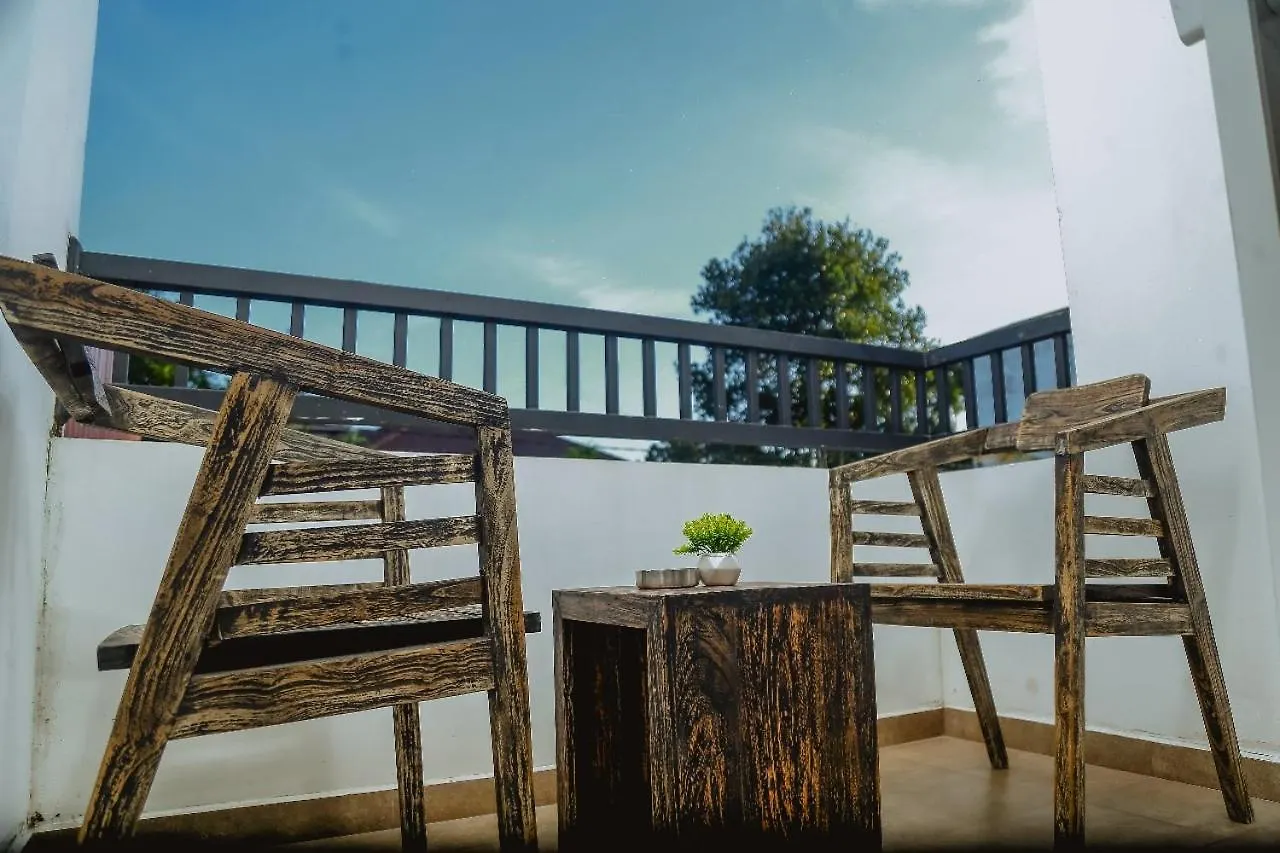 Lucky Transit Hotel - Katunayake Airport Guest house