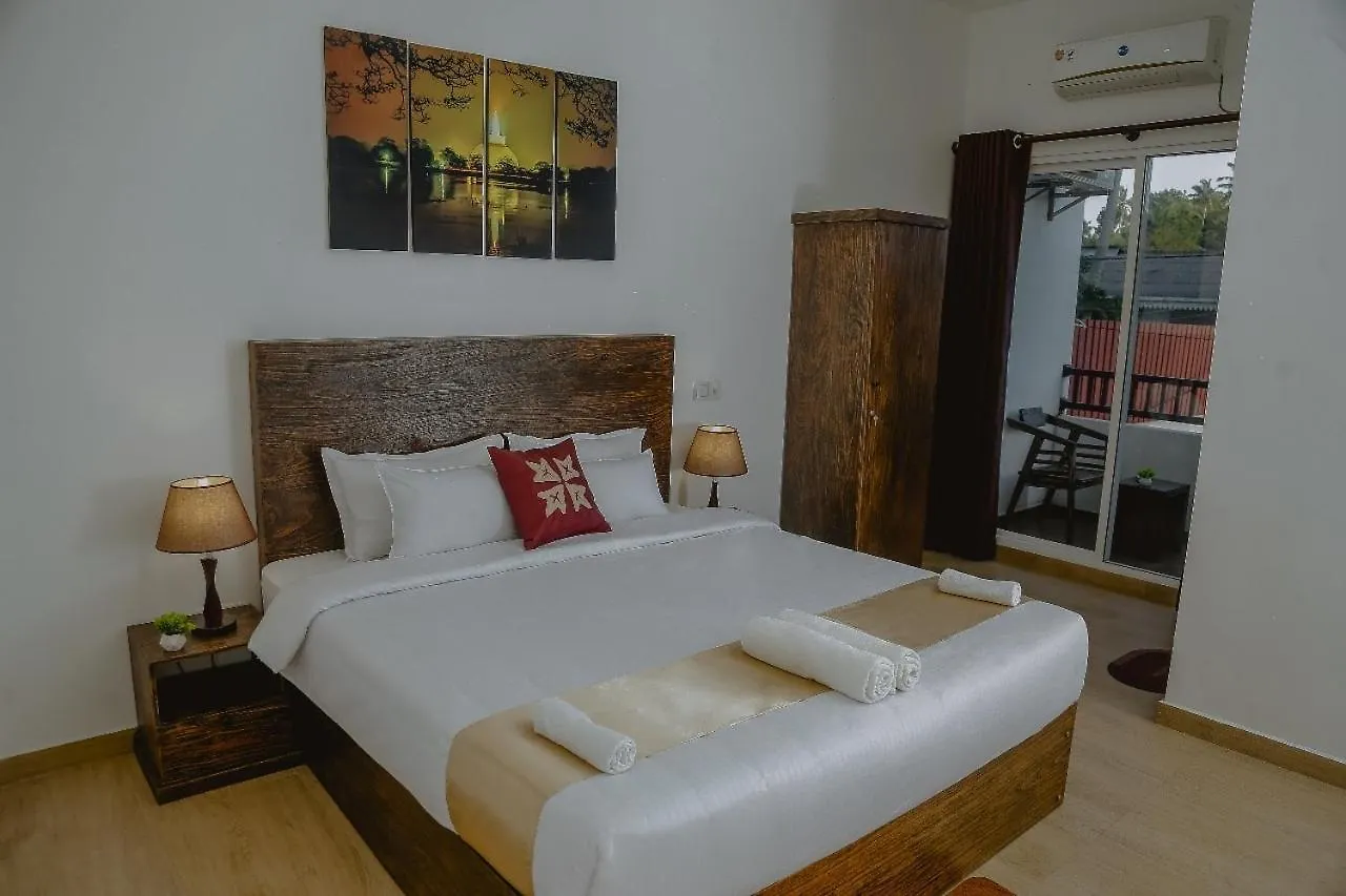 Lucky Transit Hotel - Katunayake Airport Guest house